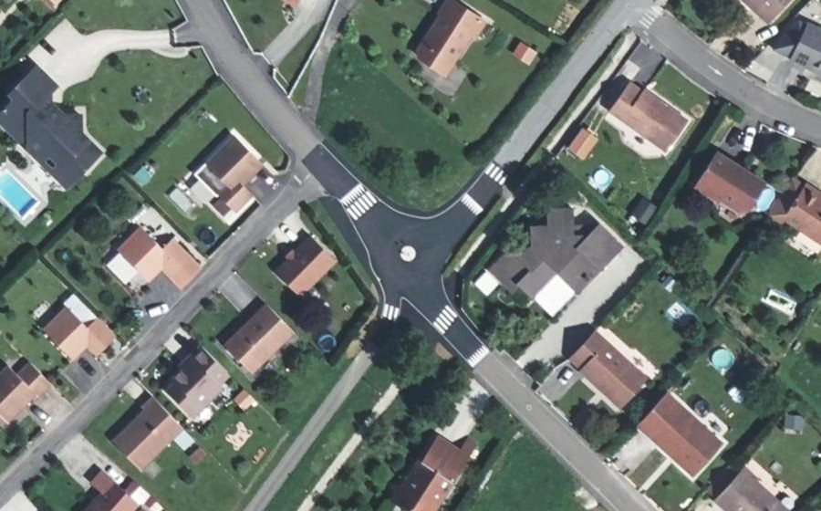 Vue aérienne du Mini-giratoire n°1084582933