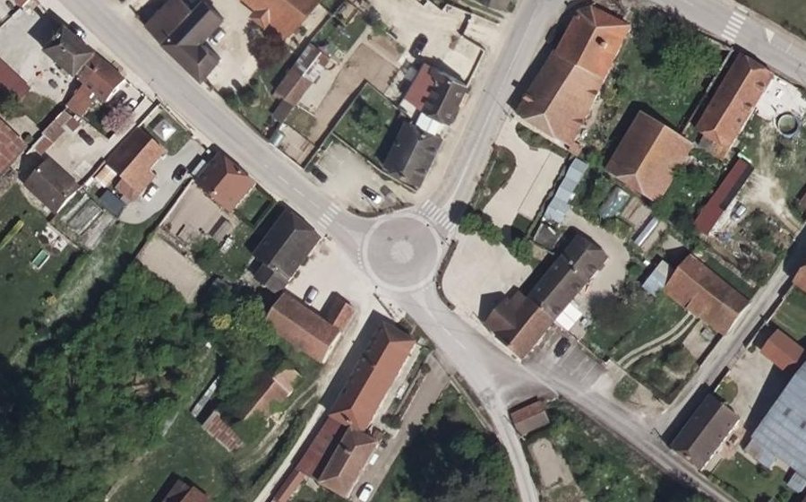Vue aérienne du Mini-giratoire n°1089319695