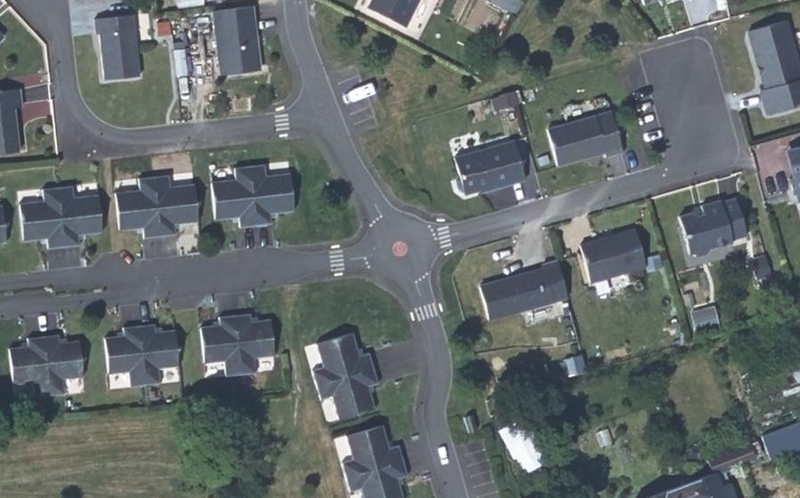 Vue aérienne du Mini-giratoire n°1094962640