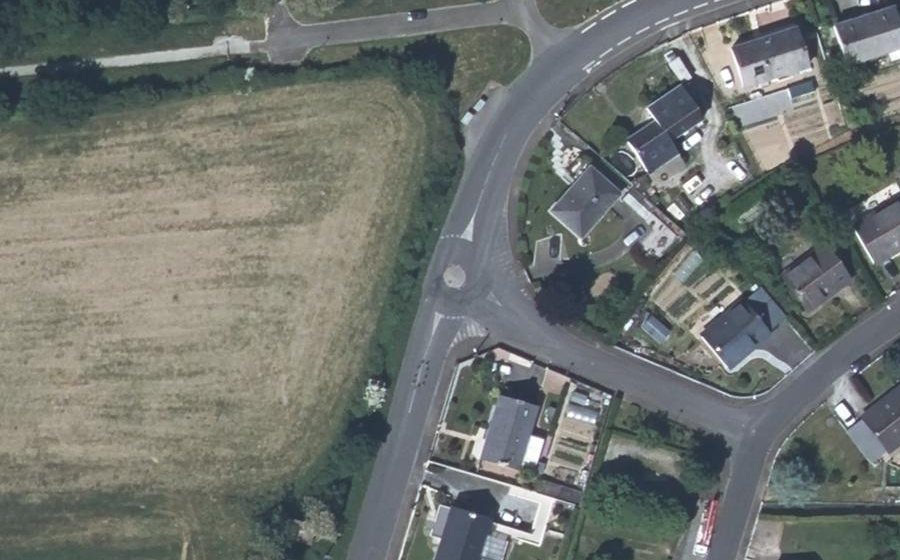 Vue aérienne du Mini-giratoire n°1094963428