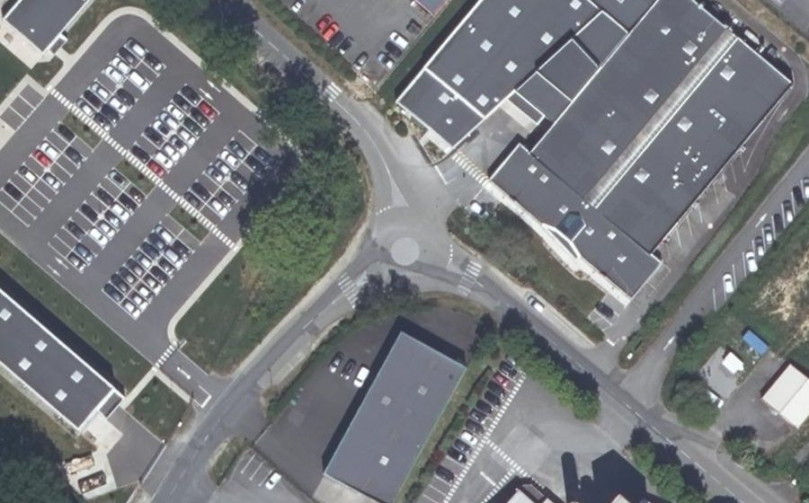 Vue aérienne du Mini-giratoire n°1094999266