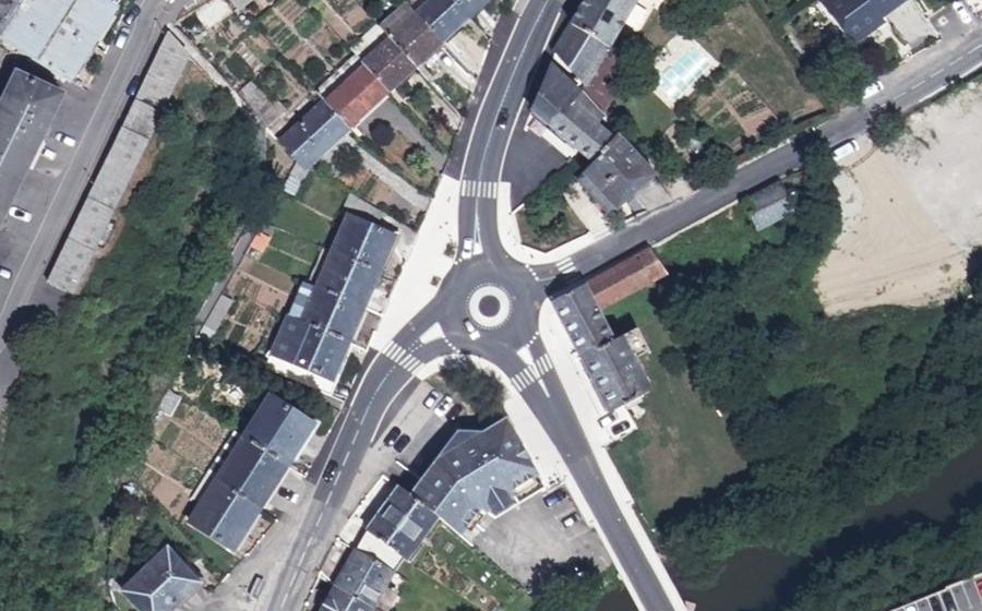 Vue aérienne du Rond-point anonyme n°1010973643