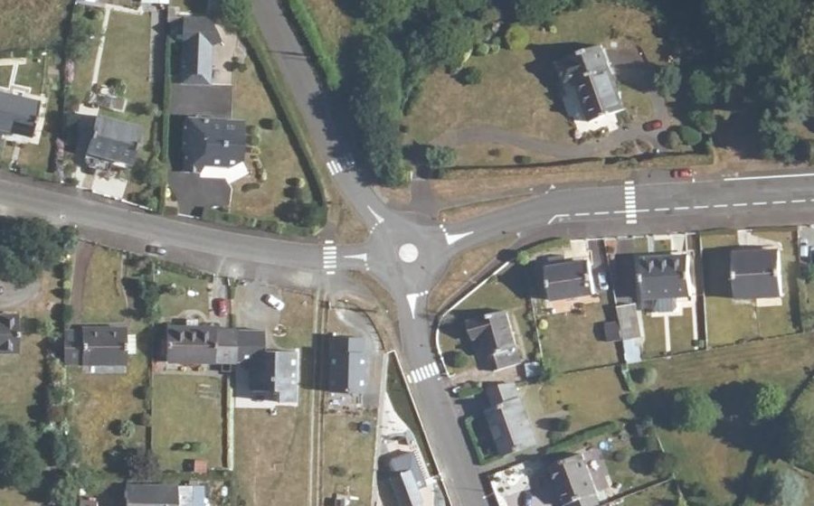 Vue aérienne du Mini-giratoire n°1097850435
