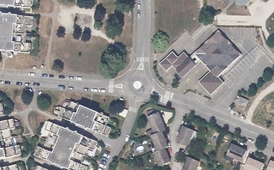 Vue aérienne du Mini-giratoire n°1097997088