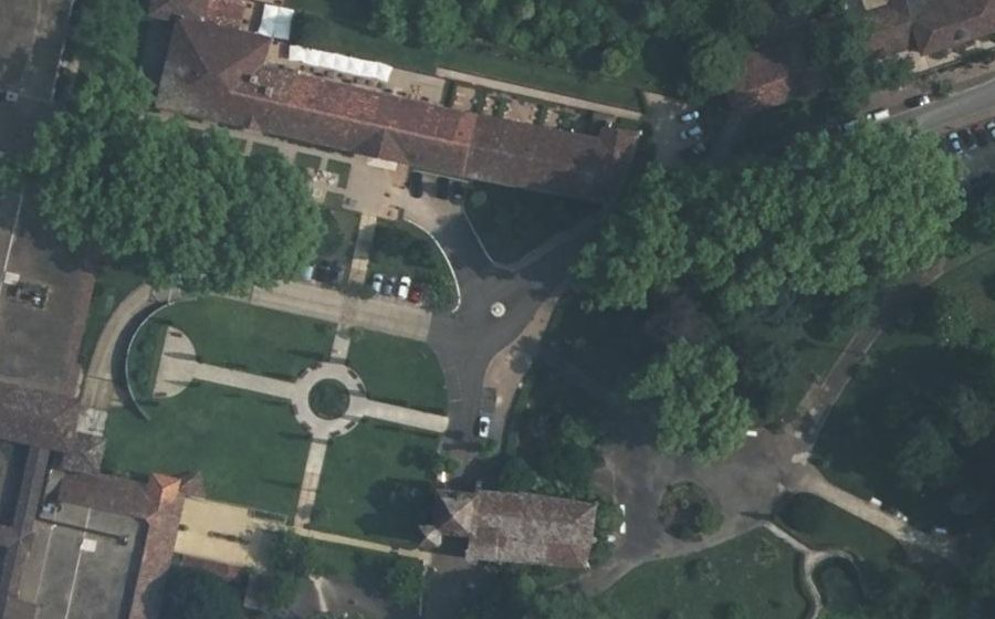 Vue aérienne du Mini-giratoire n°1098149637