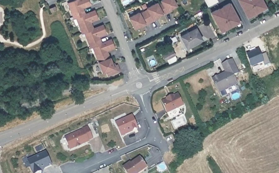 Vue aérienne du Mini-giratoire n°1098837493
