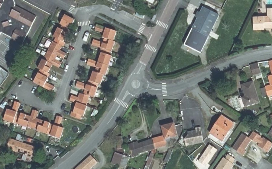 Vue aérienne du Mini-giratoire n°1103673694
