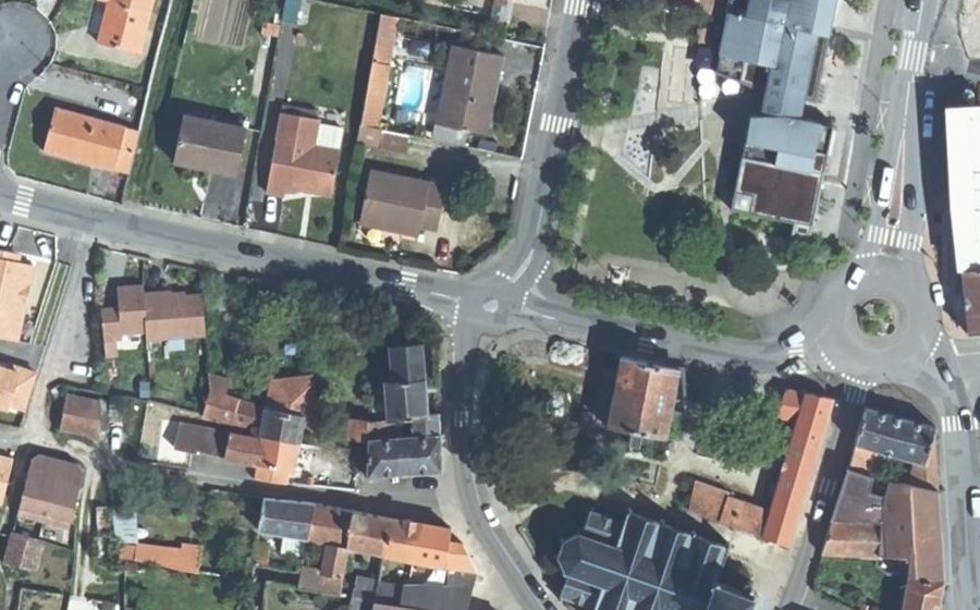 Vue aérienne du Mini-giratoire n°1104595161