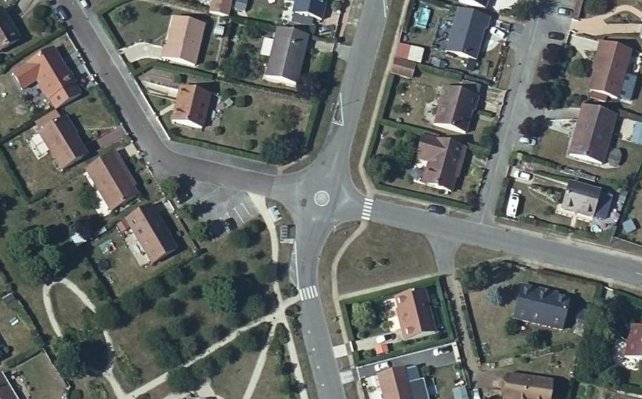 Vue aérienne du Mini-giratoire n°1104939349