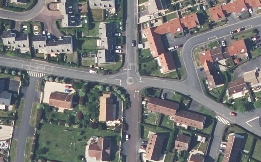 Vue aérienne du Mini-giratoire n°1121648424