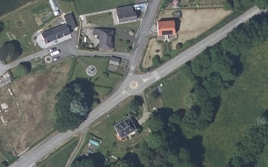 Vue aérienne du Mini-giratoire n°1132496081