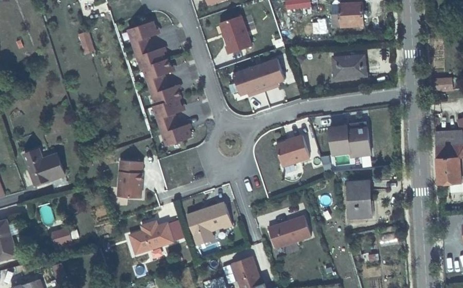Vue aérienne du Rond-point anonyme n°1011828414