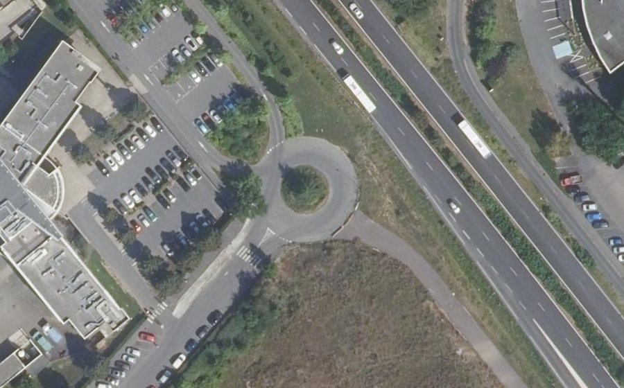 Vue aérienne du Rond-point anonyme n°101205114