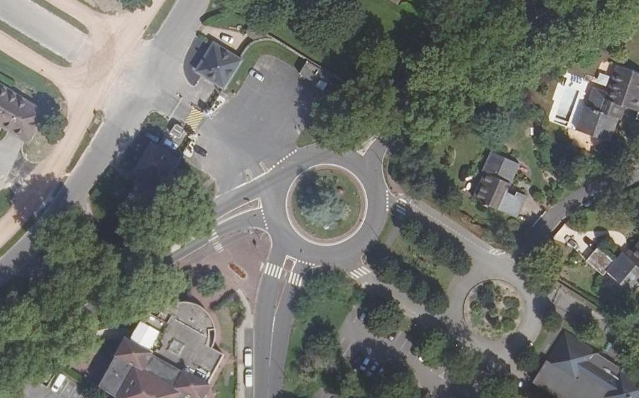 Vue aérienne du Rond-point anonyme n°101218096