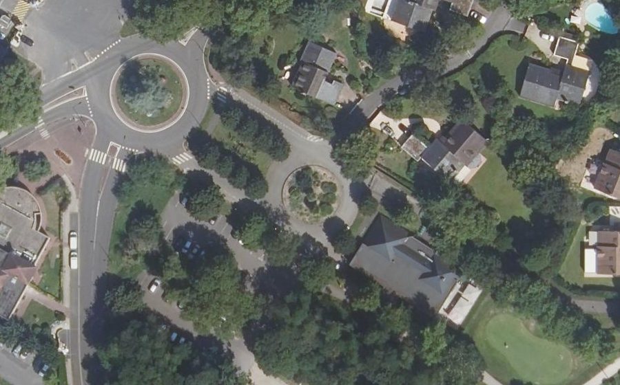 Vue aérienne du Rond-point anonyme n°101218097