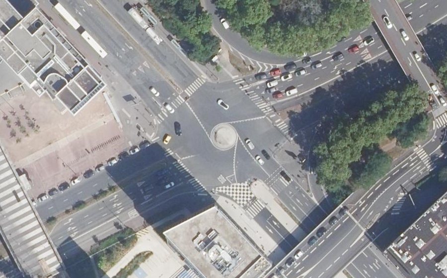 Vue aérienne du Rond-point anonyme n°1012296900