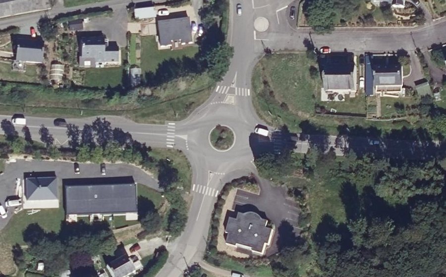 Vue aérienne du Rond-point anonyme n°1012388323