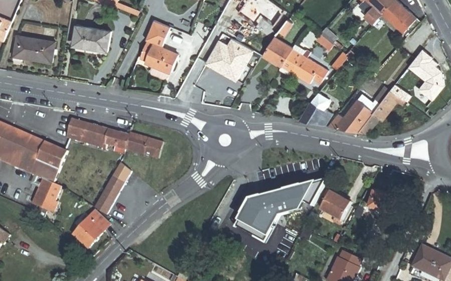 Vue aérienne du Rond-point anonyme n°1012592306