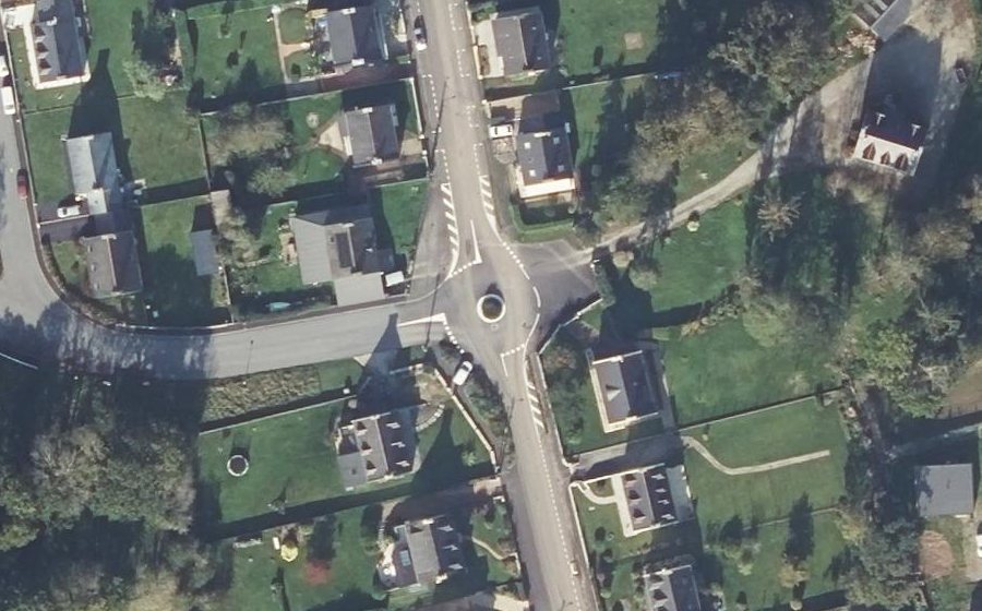 Vue aérienne du Rond-point anonyme n°101267501