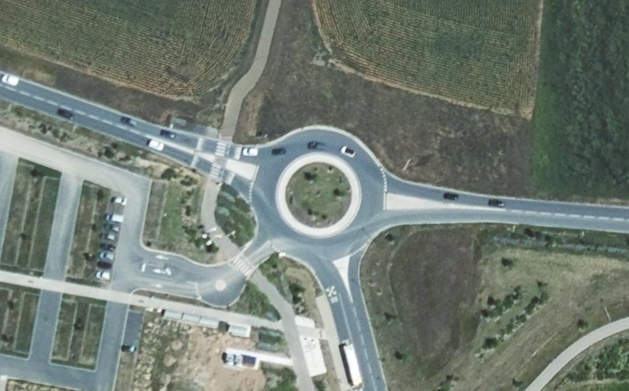 Vue aérienne du Rond-point anonyme n°1012796823