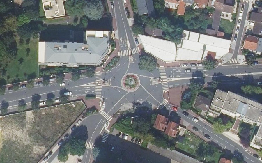 Vue aérienne du Rond-point anonyme n°1012889244