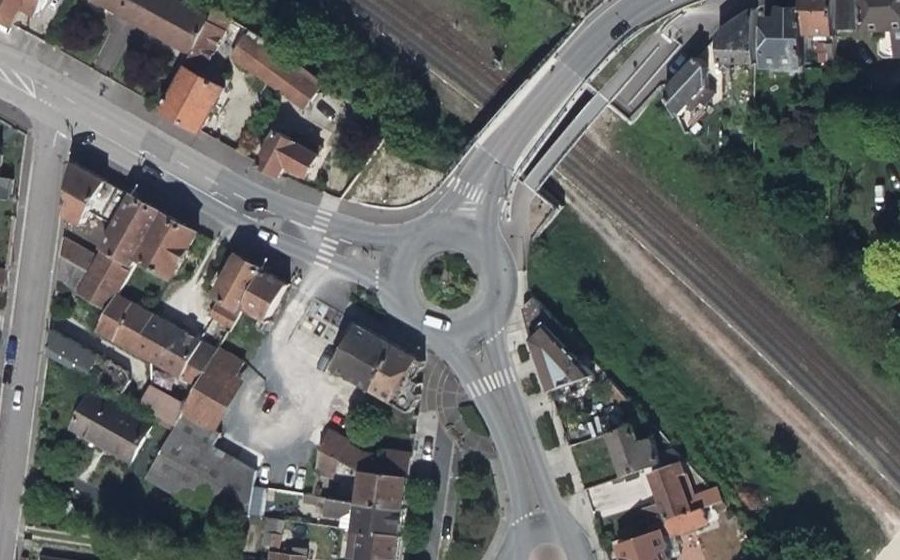 Vue aérienne du Rond-point anonyme n°101291311