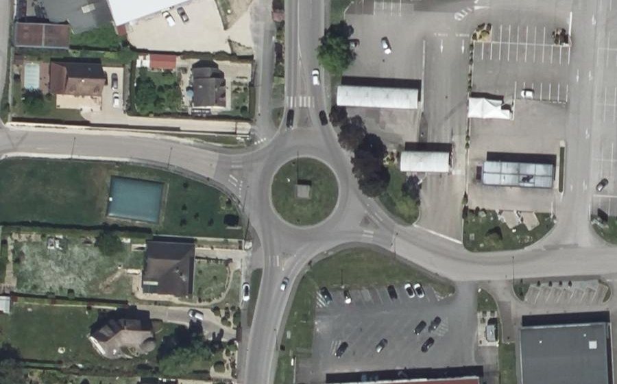 Vue aérienne du Rond-point anonyme n°101291313