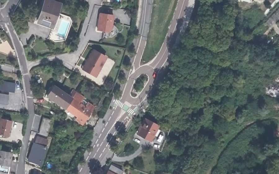 Vue aérienne du Rond-point anonyme n°1013098629