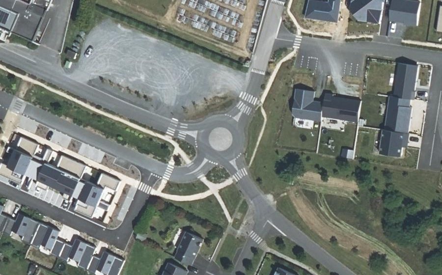 Vue aérienne du Rond-point anonyme n°101311234