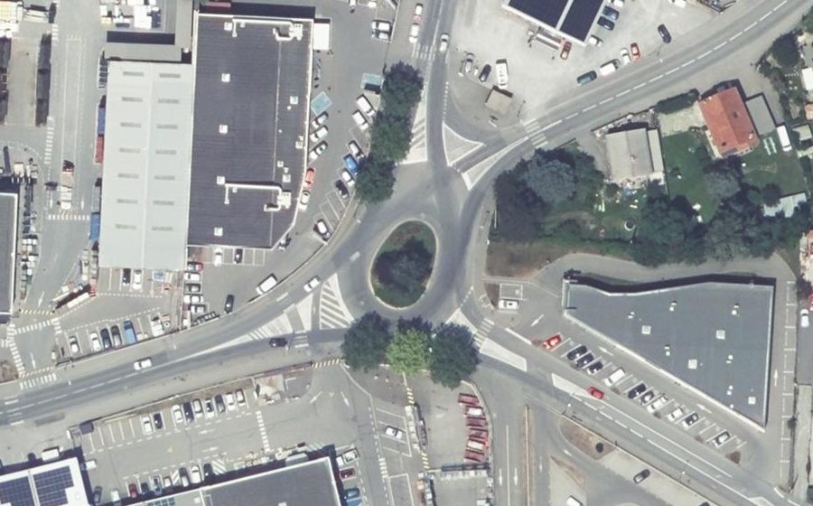 Vue aérienne du Rond-point anonyme n°101313076