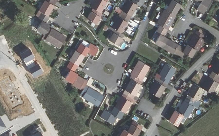 Vue aérienne du Rond-point anonyme n°101326302