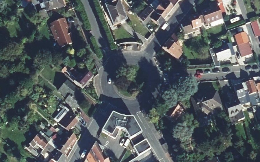 Vue aérienne du Rond-point anonyme n°101328199