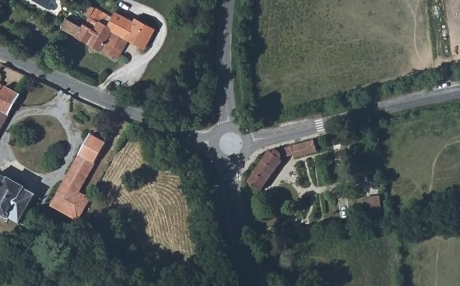 Vue aérienne du Rond-point anonyme n°1013311287