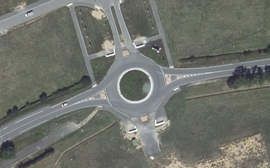 Vue aérienne du Rond-point anonyme n°1013322287