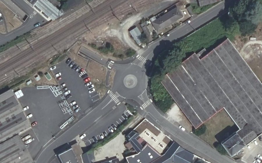 Vue aérienne du Rond-point anonyme n°1013398046