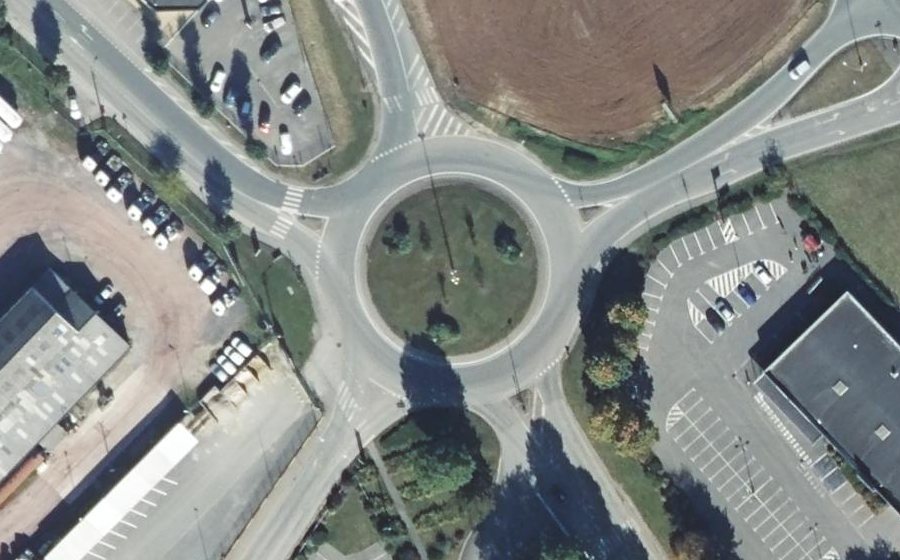 Vue aérienne du Rond-point anonyme n°101349161