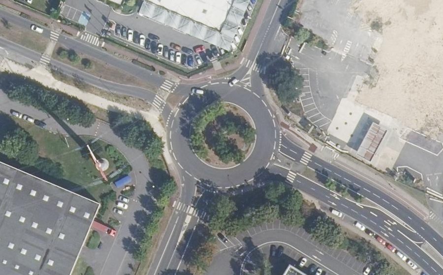 Vue aérienne du Rond-point anonyme n°1013519432