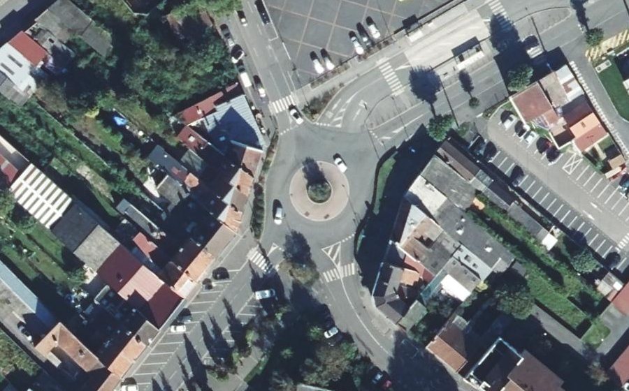 Vue aérienne du Rond-point anonyme n°101354318