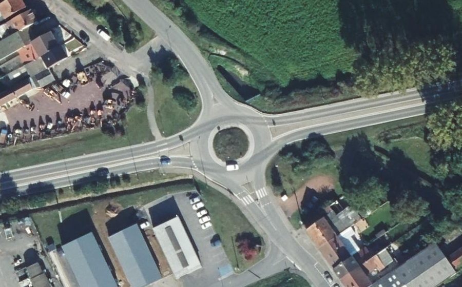 Vue aérienne du Rond-point anonyme n°101359252