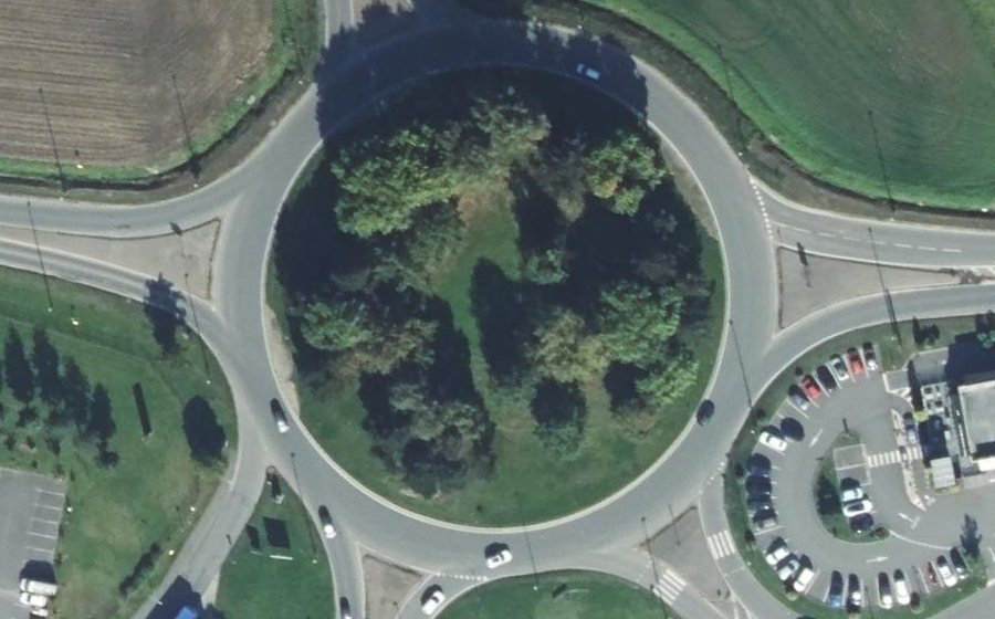 Vue aérienne du Rond-point anonyme n°101359289