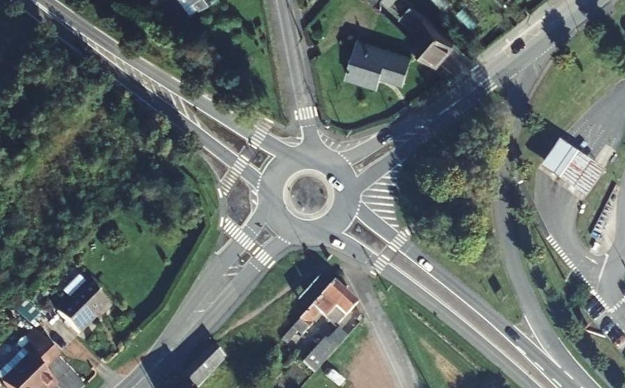 Vue aérienne du Rond-point anonyme n°101363277