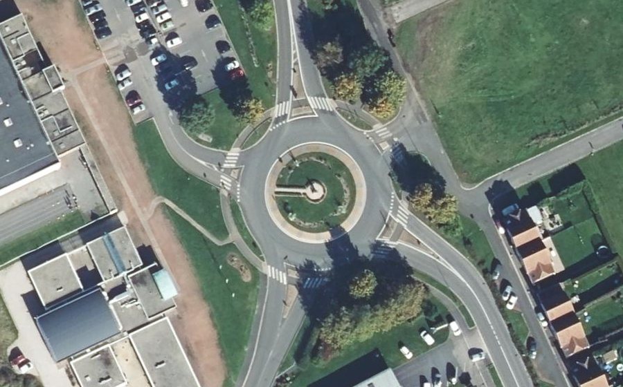 Vue aérienne du Rond-point anonyme n°101365028