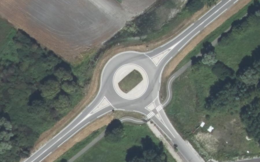 Vue aérienne du Rond-point anonyme n°1013756900
