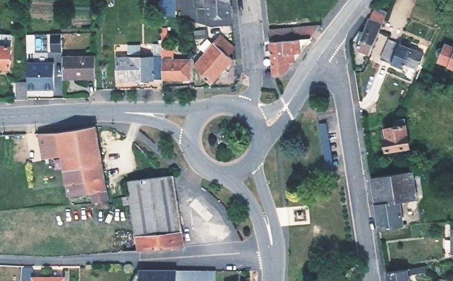 Vue aérienne du Rond-point anonyme n°101377007