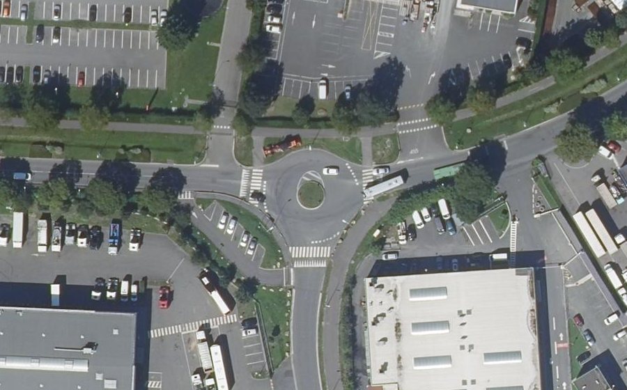 Vue aérienne du Rond-point anonyme n°1013797929