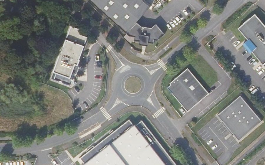 Vue aérienne du Rond-point anonyme n°1013797988