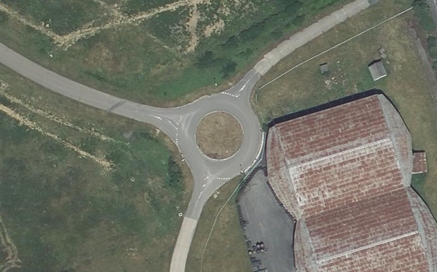 Vue aérienne du Rond-point anonyme n°1013927212