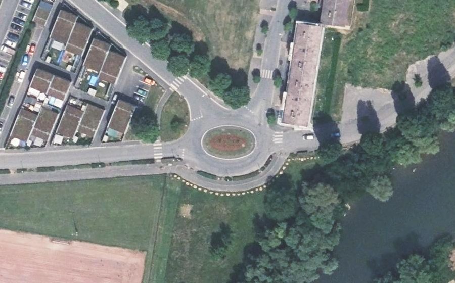 Vue aérienne du Rond-point anonyme n°101395044