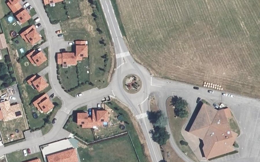 Vue aérienne du Rond-point anonyme n°10140585