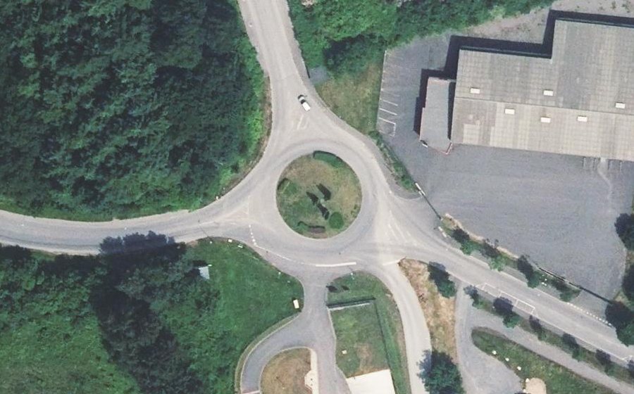 Vue aérienne du Rond-point anonyme n°101412811